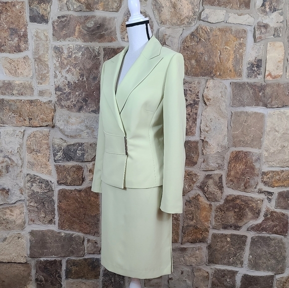 TAHARI 12 Asymmetrical Skirt Suit Set - Picture 5 of 7